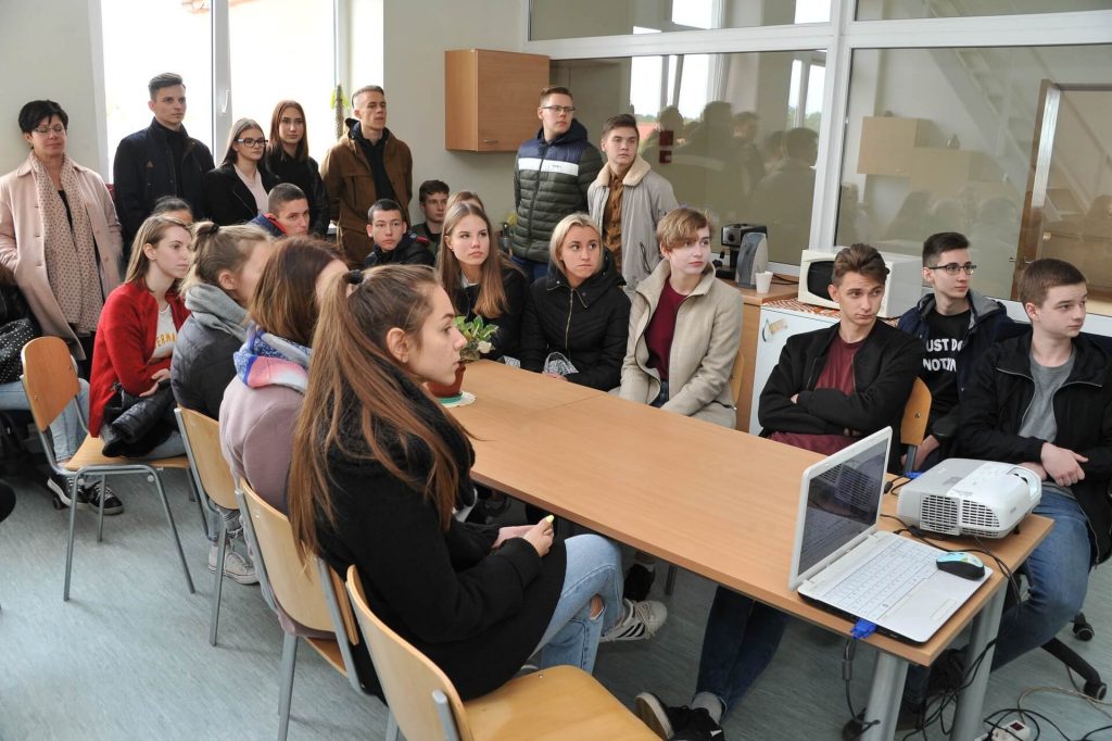 Šalčininkų Lietuvos tūkstantmečio gimnazijos moksleiviai 02